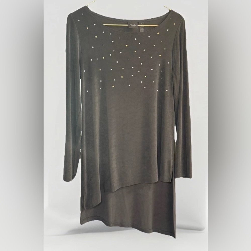 Chicos Travelers Size 0 Small 4 Gray Top Embellished Asymmetrical Hem Slinky